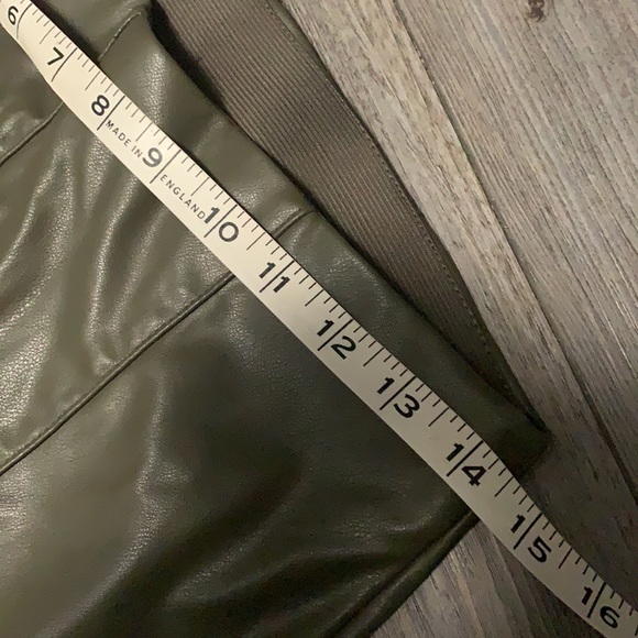H &M Olive Green Pleather pant. Size 8 - Picture 5 of 7